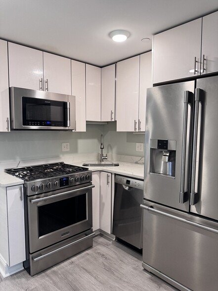 Primary Photo - 179 Rindge Ave