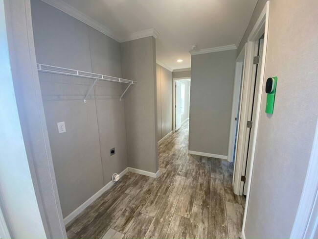 Building Photo - 129 Zimmer Dr W