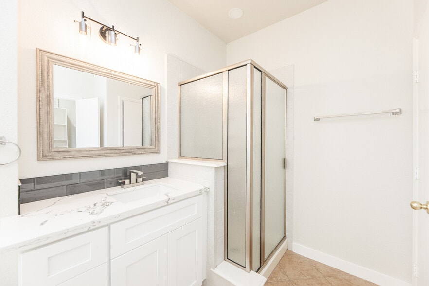 bathroom - 8510 Chickamauga Ln