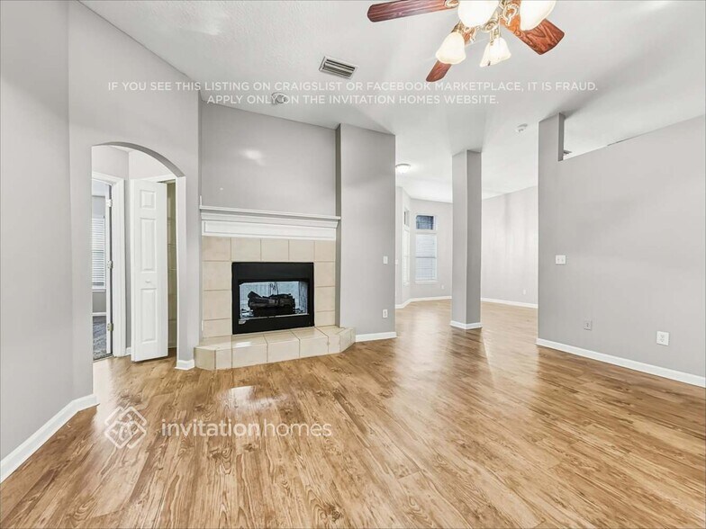 Building Photo - 14091 Summer Breeze Dr E