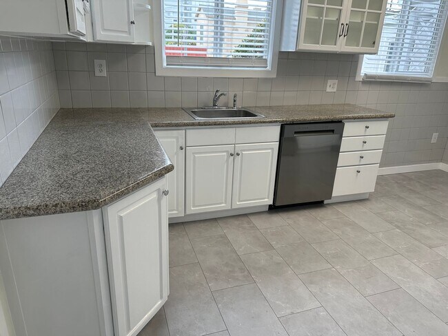 Building Photo - EPIC REA - Great Corner Lakeside Home - 3 ...