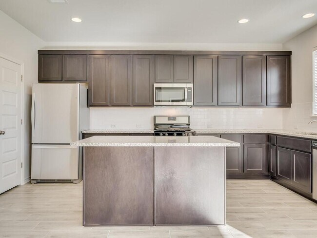 Building Photo - 2117 Pecan Island Dr