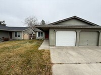 Building Photo - 2022-2022 SW 22nd St