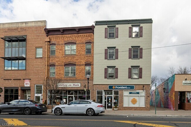 Building Photo - 28 W Main St