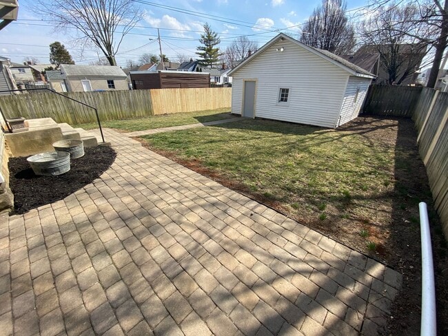 Building Photo - 3 Bedroom House - Grandview Area