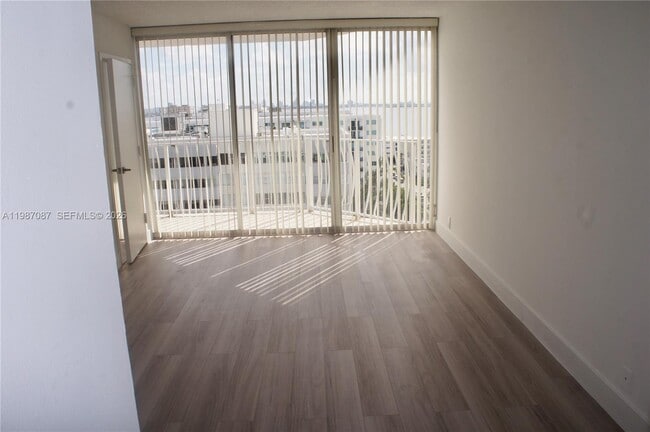 Building Photo - 7601 E Treasure Dr