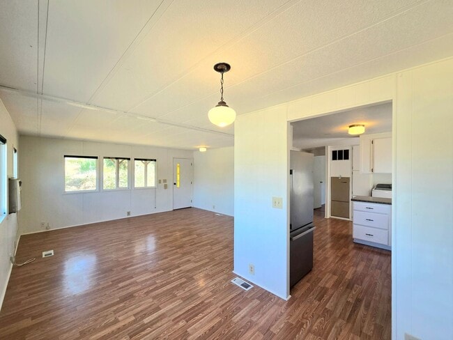 Building Photo - 1529 NW Avon Ct