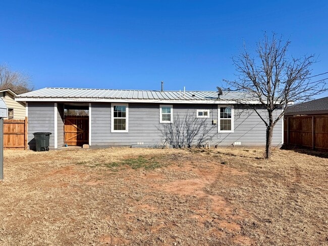 Building Photo - 4915 McKnight Dr