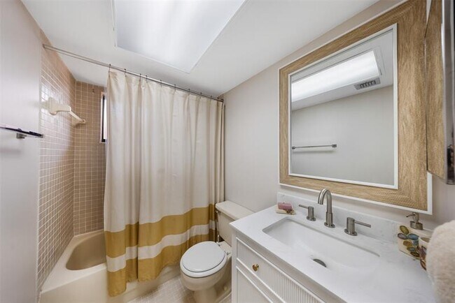 Building Photo - 5250 Las Verdes Cir