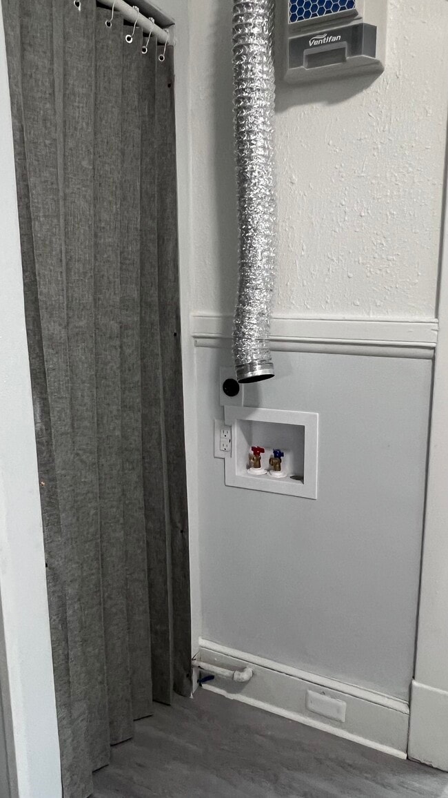 Building Photo - 1707 Holladay St