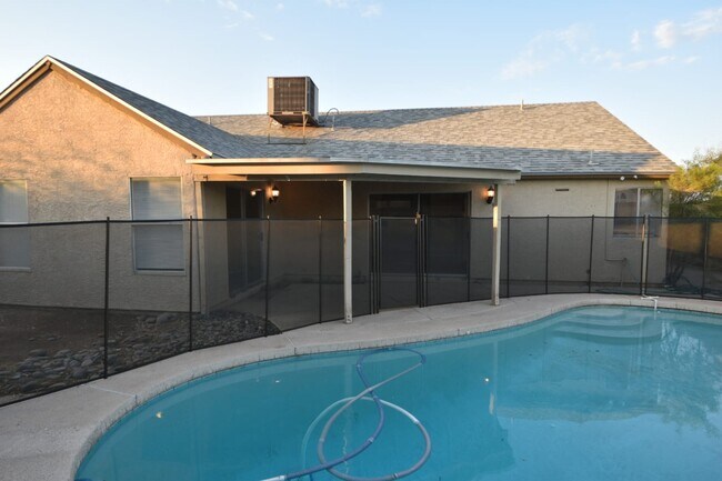 Building Photo - 5604 W Garden Dr