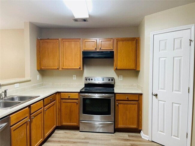 Building Photo - 2430 Mayfair Dr