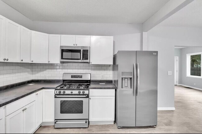 Building Photo - 1029 Sherman Ave