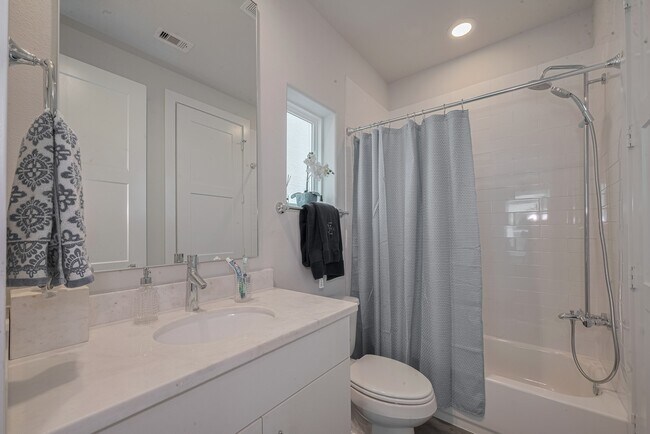 Building Photo - 2608 Rusk St