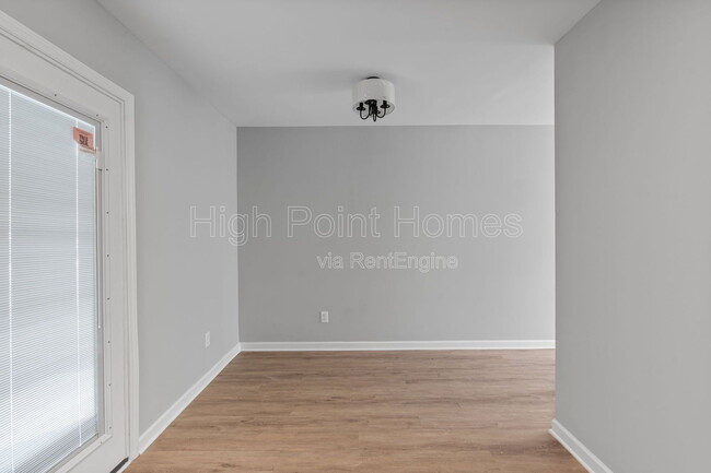 Building Photo - 400 Gallery Ln