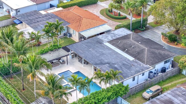 Building Photo - 6720 SW 48th St