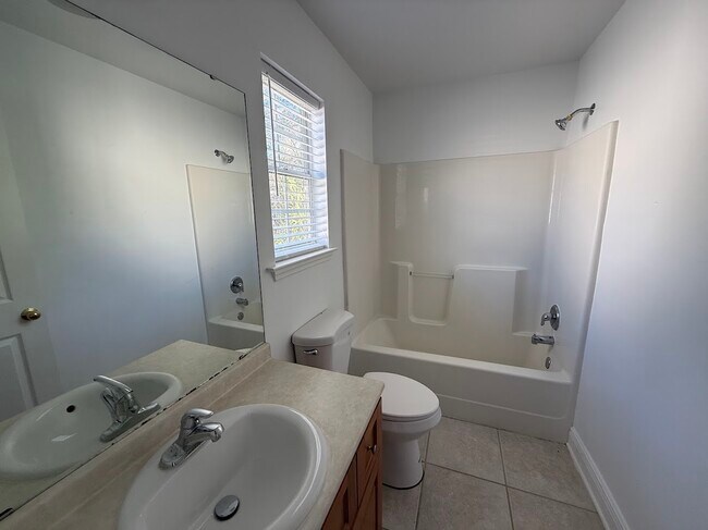 Building Photo - 3089 Sawtooth Dr