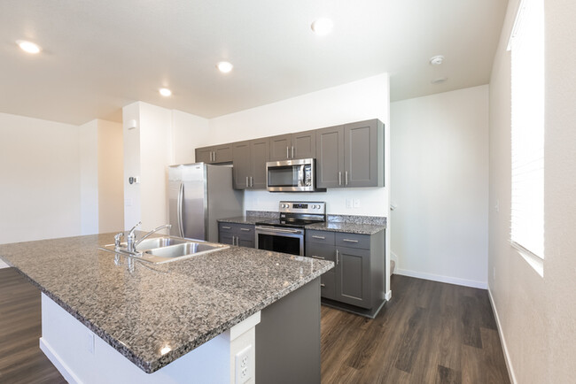 Building Photo - Beautiful 4 Bedroom in Thornton