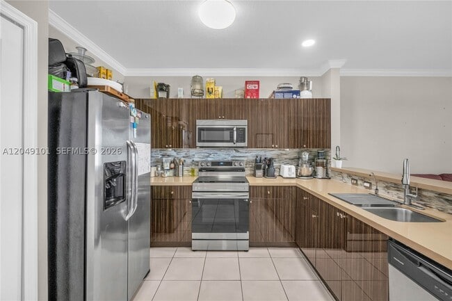 Building Photo - 4015 SW 156th Ave