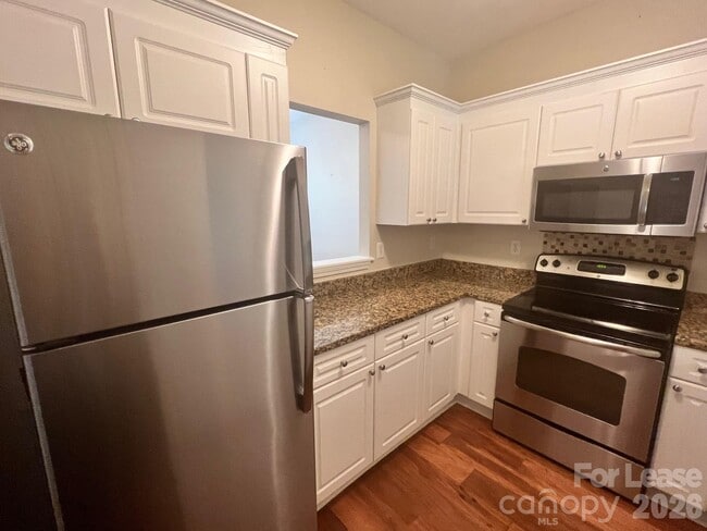 Building Photo - 819 Northeast Dr