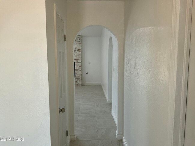 Building Photo - 335 Flynn Dr