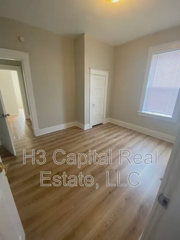 Building Photo - 2022 Cleveland Blvd