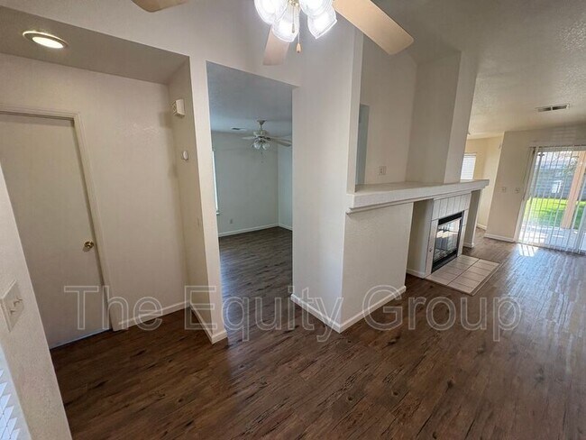 Building Photo - 451 W Marilyn St
