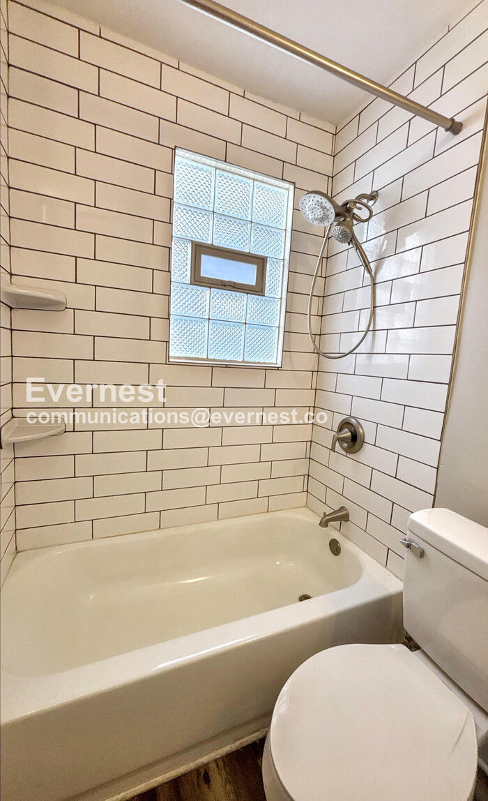 Building Photo - 464 E Oakland Ave