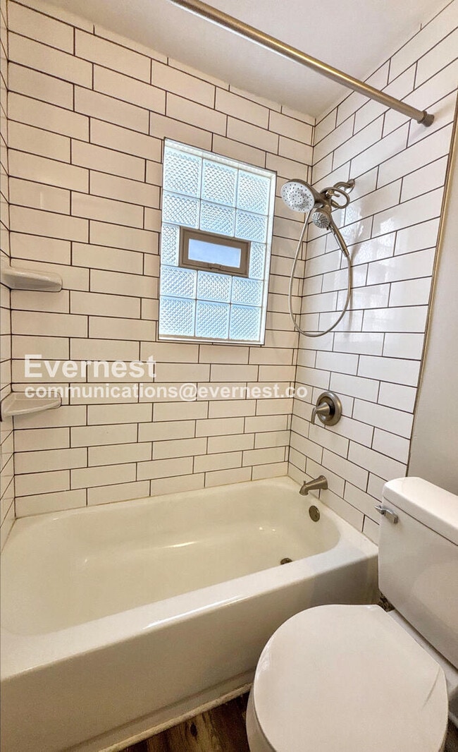 Building Photo - 464 E Oakland Ave