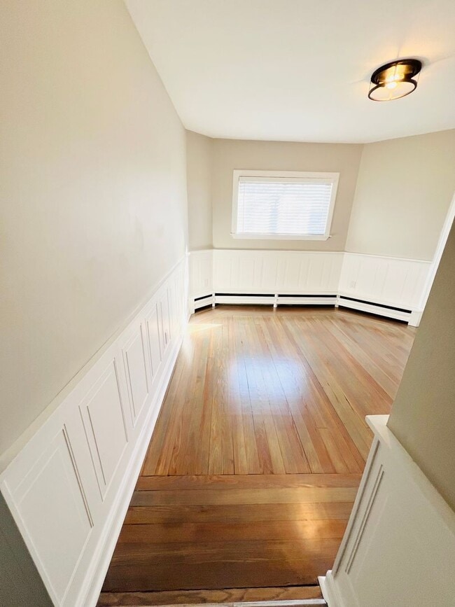 Building Photo - NEWLY RENOVATED 3 BEDROOM PENTHOUSE CONDO ...
