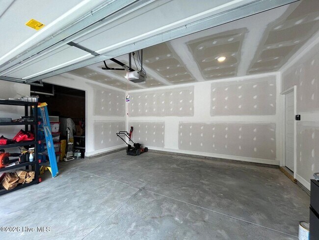 Building Photo - 280 Flying Bolt Dr