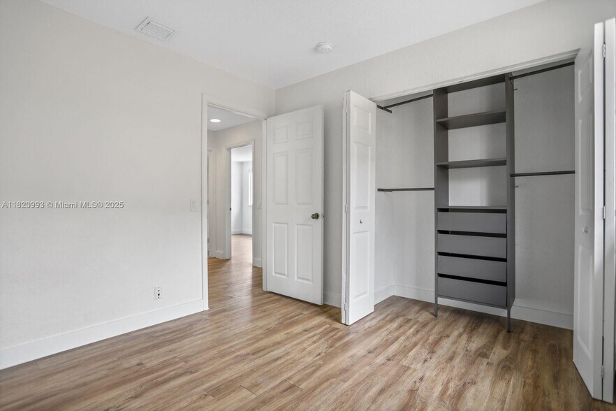 Building Photo - 1126 Golden Cane Dr