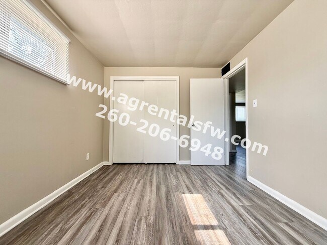 Building Photo - 4729 Northcrest Dr