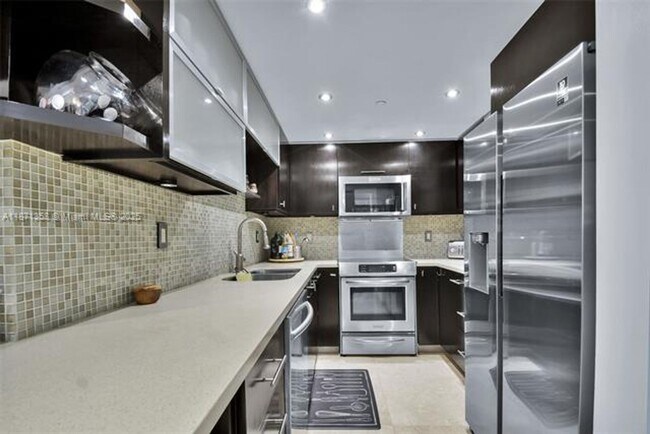 Building Photo - 2401 Collins Ave
