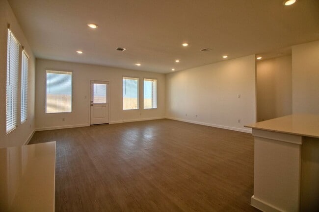 Building Photo - 5128 McKittrick