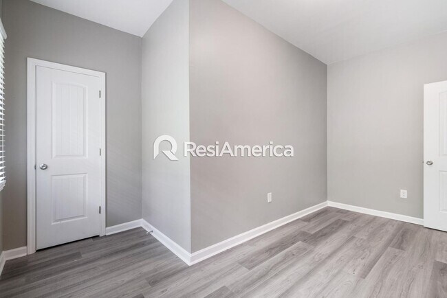 Building Photo - Beautiful Midtown Bungalow- Fully Updated!