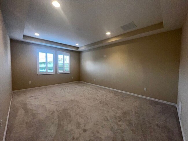 Building Photo - MOVE IN NOW-OVIEDO RENTAL!BEAUTIFUL 3 bd 2.5 bath townhome! 2 CAR ATTACHED GARAGE!FRESH PAINT! Wa...
