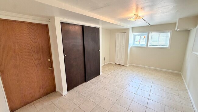 Building Photo - 5706 N Maplewood Ave