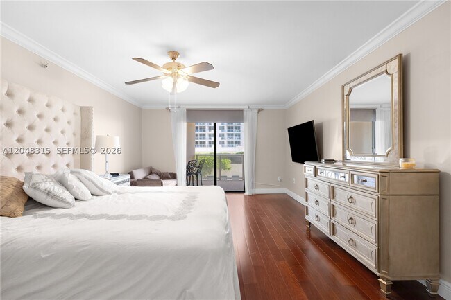 Building Photo - 6423 Collins Ave