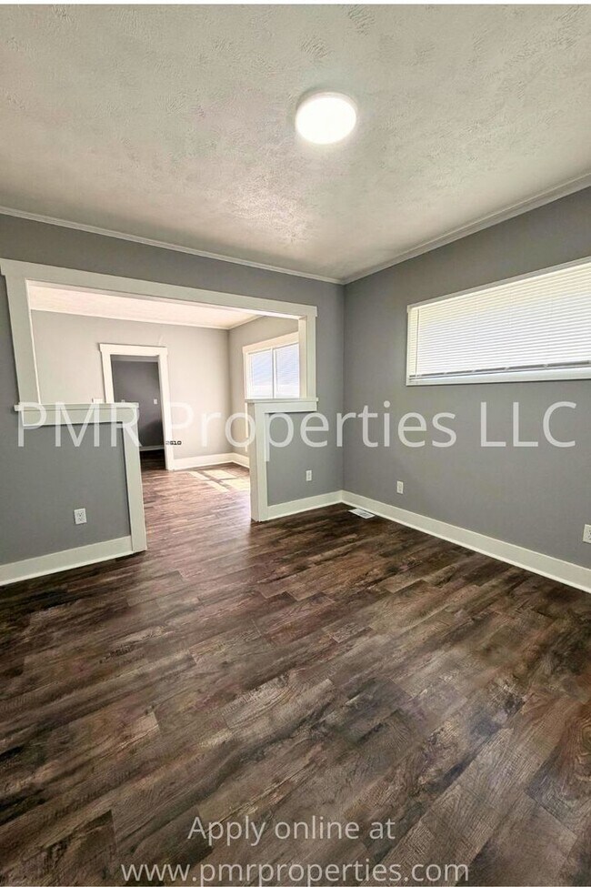 Building Photo - 2Bedrooms / 1 Bathroom House