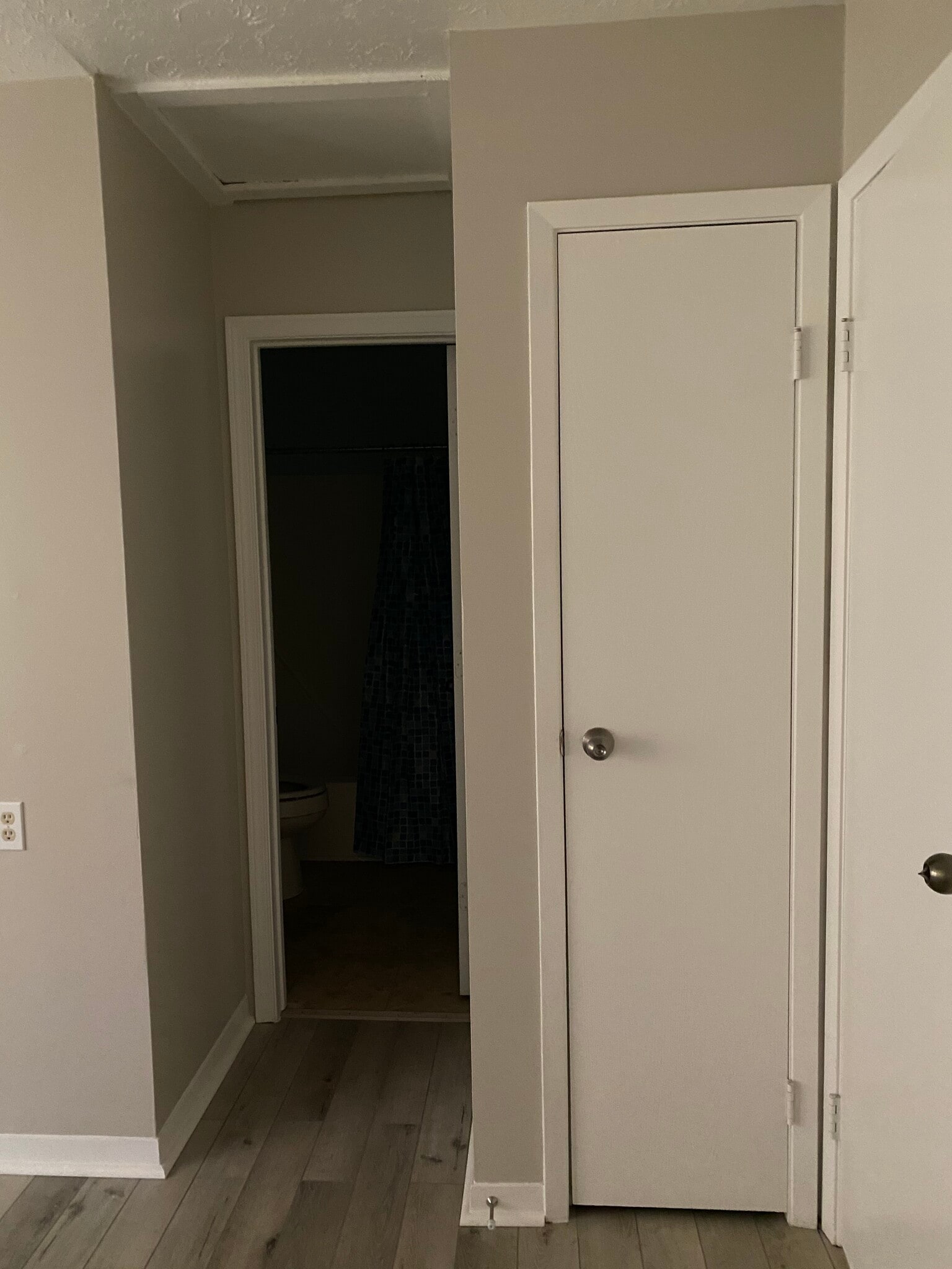 bath - 403 W Boone St