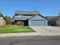Building Photo - 725 NE Negus Pl
