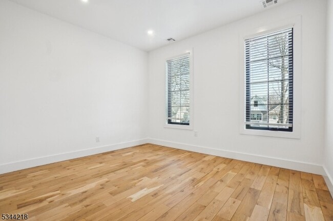 Building Photo - 51 New St