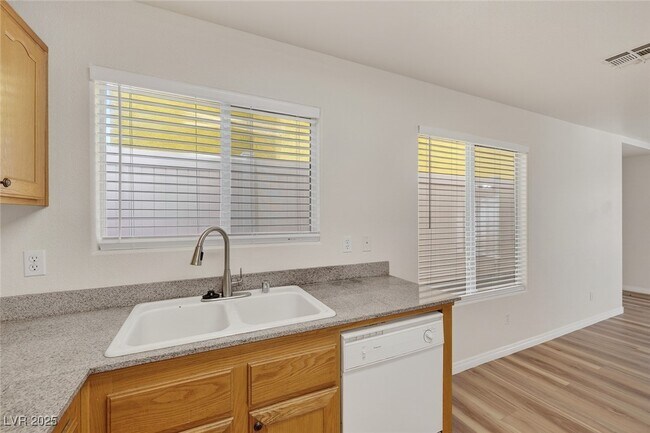 Building Photo - 7281 Larix Rd