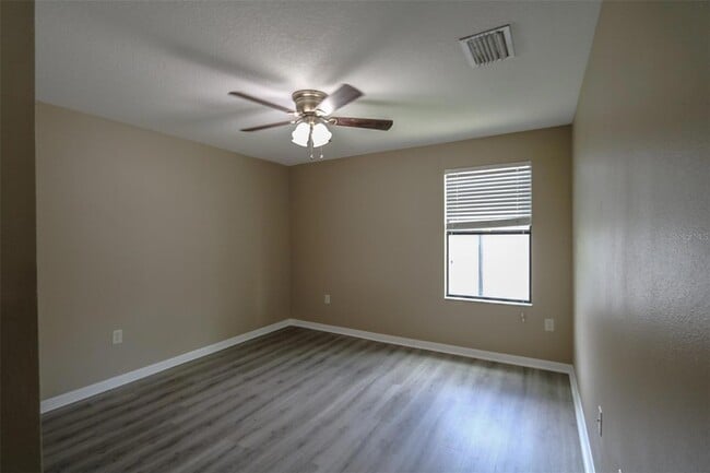 Building Photo - 1208 Oakcrest Dr