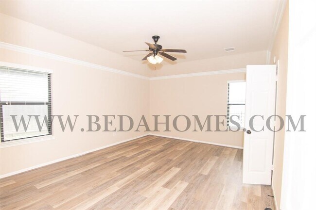 Building Photo - 9134 St Laurent Ln