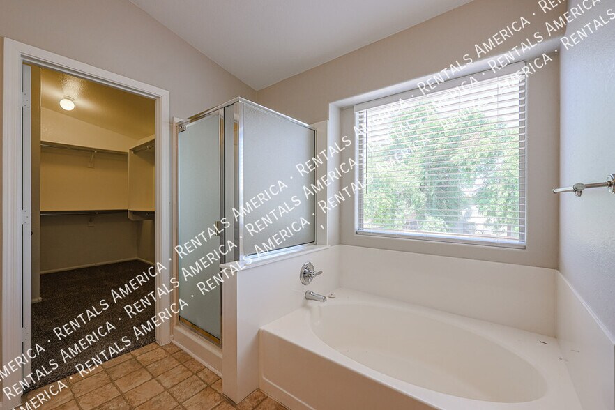 Building Photo - 12438 W Rancho Dr