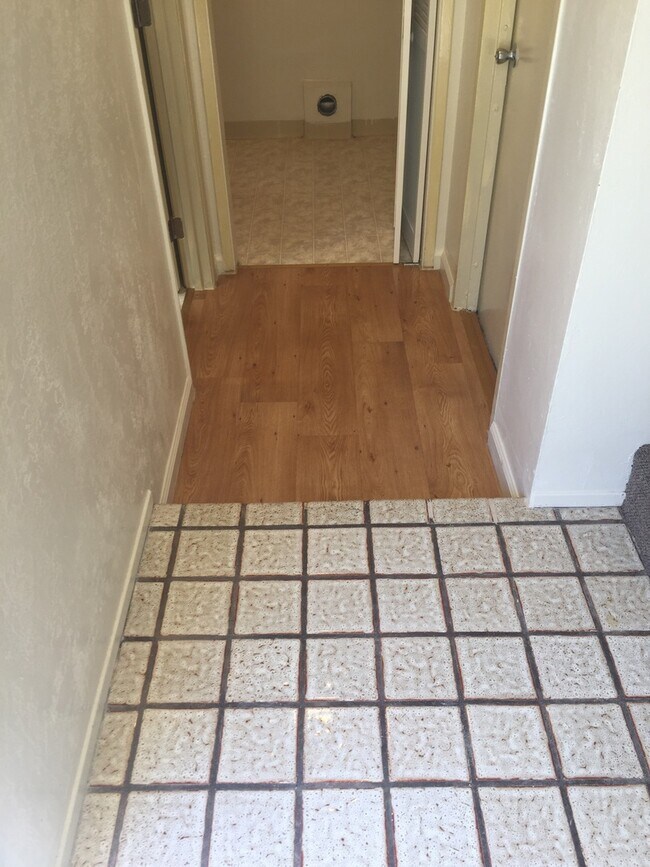 Building Photo - 44-2201