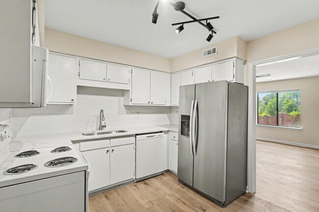 Building Photo - 1309 Hudson Ave
