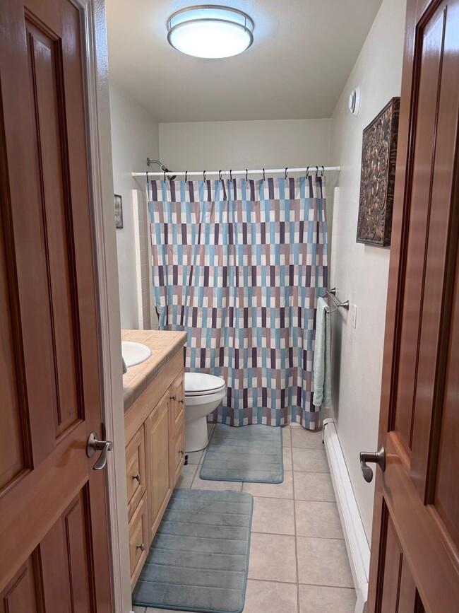 Building Photo - Beautiful 3 Bedroom, 2 bath, 2 Car Garage home off Chena Hills/Chena Ridge